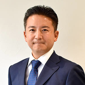 八子 知礼 氏